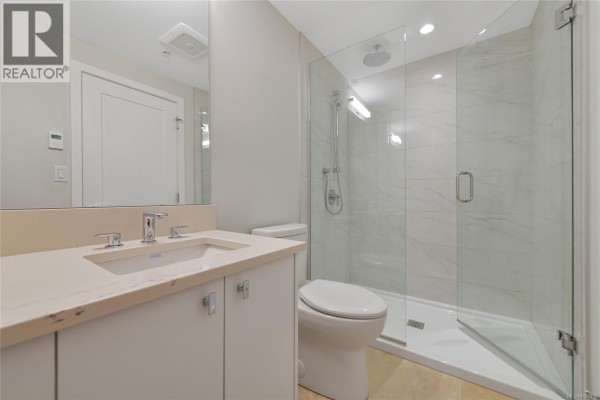 Kitchen - 408 4030 Shelbourne St, Saanich, BC V8N3E4 Photo 4
