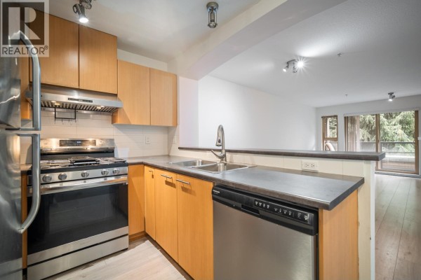 408 9319 University Crescent, Burnaby, BC V5A4Y5 Photo 5