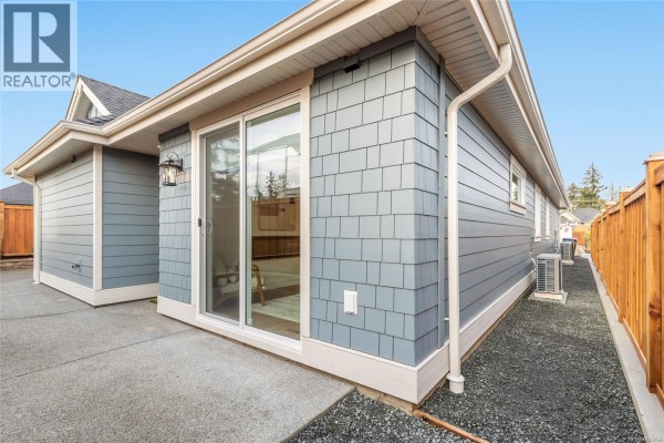 408 Hummingbird Pl, Parksville, BC, photo 3