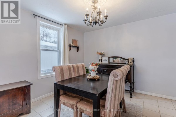 Living room - 408 Regent Street, Orillia, ON L3V4C9 Photo 4