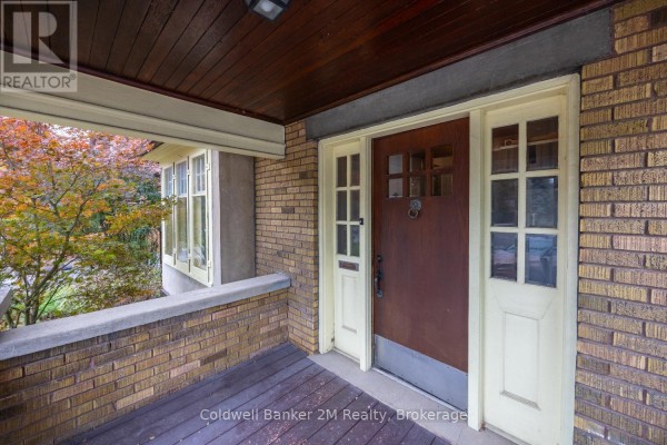 Sunroom - 408 Simcoe Street N, Oshawa, ON L1G4T6 Photo 2