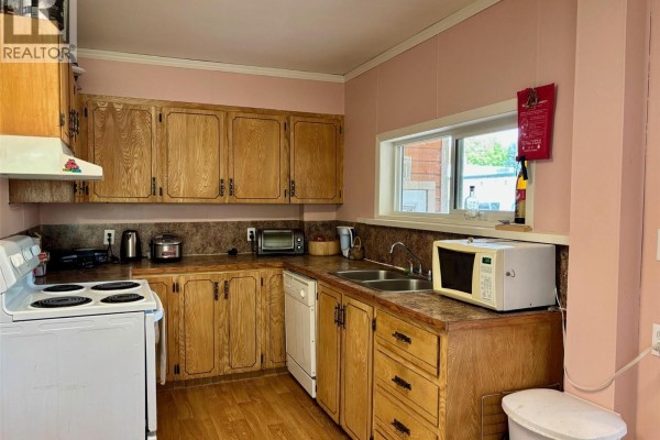 Dining room - 408 Third Street W, Revelstoke, BC V0E2S0 Photo 5