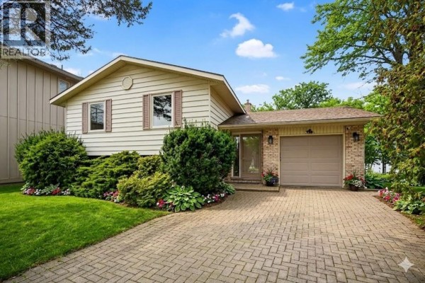 4084 Bluepoint Drive, Plympton Wyoming, ON, photo 3