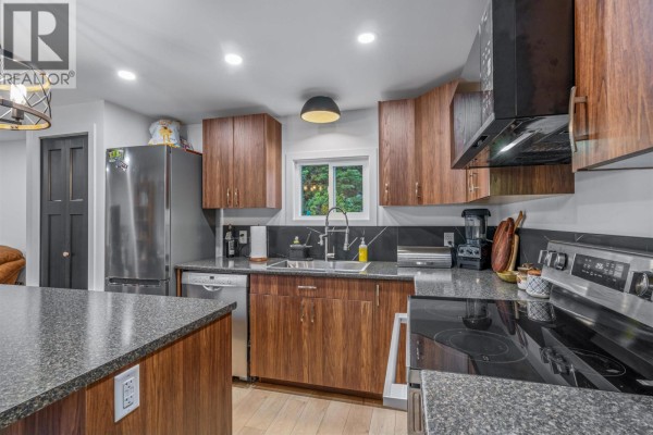 Kitchen - 4086 Nordic Drive, Prince George, BC V2K3T9 Photo 2