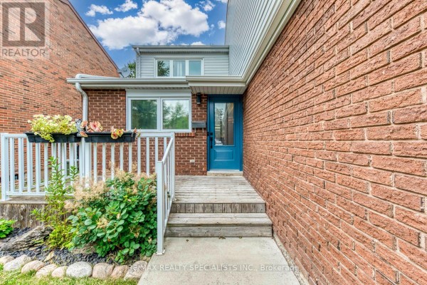 Kitchen - 4089 Barbican Drive, Mississauga, ON L5L2C4 Photo 3