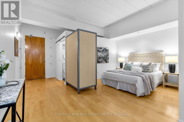 Bedroom - 409 - 160 Baldwin Street, Toronto, ON M5T3K7 Photo 4