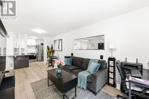 Kitchen - 409 - 29 Canniff Street, Toronto, ON M6K3M5 Photo 4