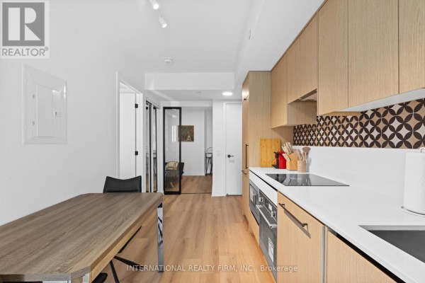 Primary Bedroom - 409 - 5 Lakeview (short Term) Avenue, Toronto, ON M6H0H3 Photo 4