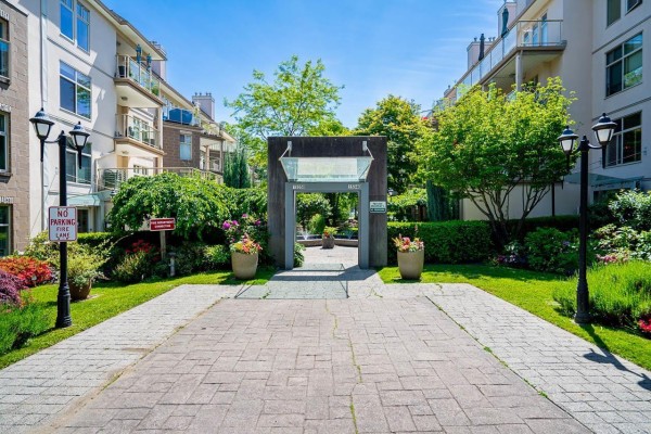 409 15340 19a Avenue, Surrey, BC V4A9W1 Photo 3