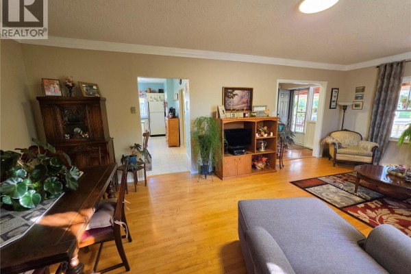 2pc Bathroom - 409 3rd Avenue W, Meadow Lake, SK S9X1B8 Photo 5
