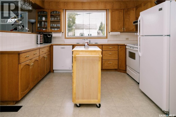 Kitchen - 409 5th Avenue, Rosthern, SK S0K3R0 Photo 2