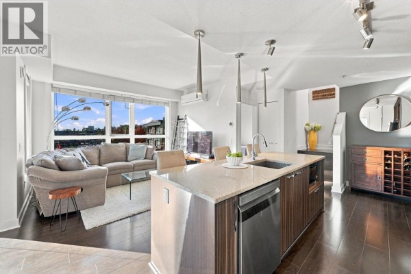 409 733 W 14th Street, North Vancouver, BC V7M0C6 Photo 2