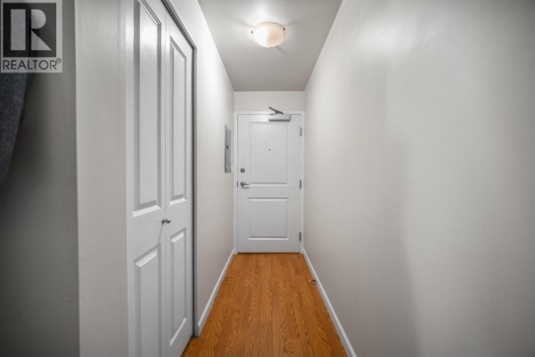 409 9232 University Crescent, Burnaby, BC V5A0A3 Photo 4