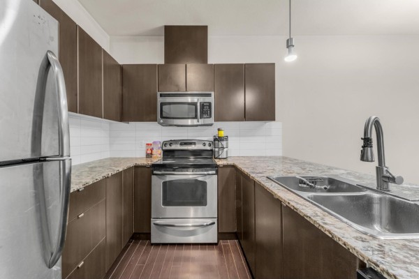 409 9655 King George Boulevard, Surrey, BC V3T0C7 Photo 4