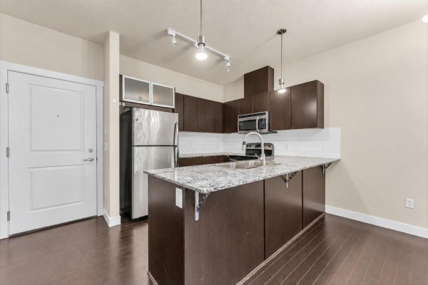 409 9655 King George Boulevard, Surrey, BC V3T0C7 Photo 5