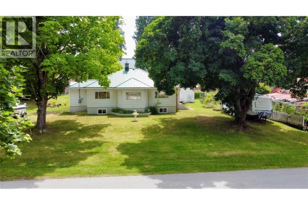 4pc Ensuite bath - 409 9th Avenue, New Denver, BC V0G1S0 Photo 4