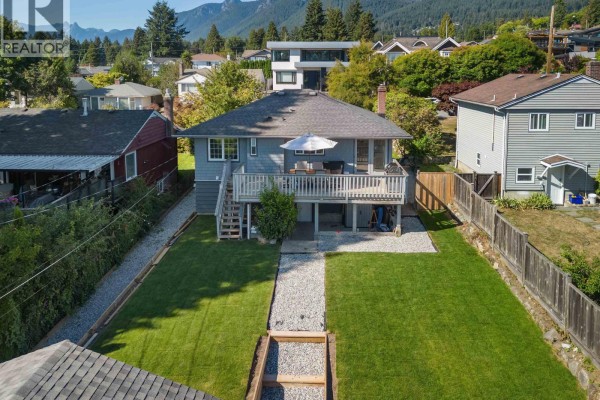 409 W 27th Street, North Vancouver, BC V7N2H7 Photo 2