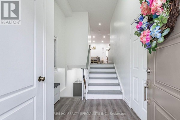 Eating area - 41 - 1588 South Parade Court, Mississauga, ON L5M6E7 Photo 4
