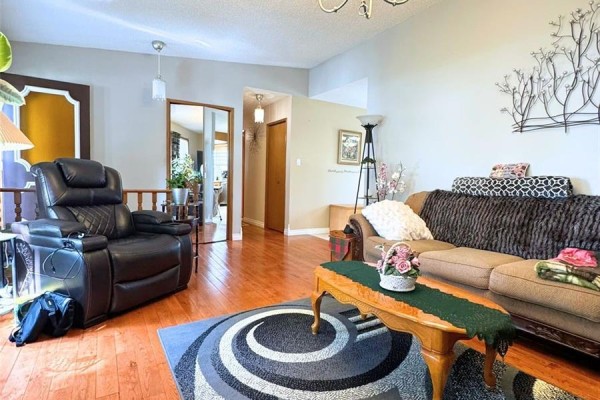 Living room - 41 Biggs Crescent, Yorkton, SK S3N3Y8 Photo 4