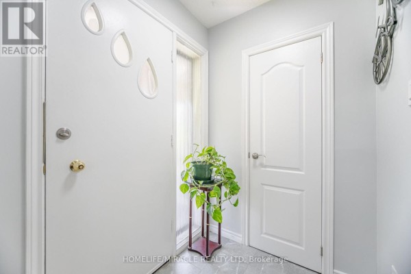 41 Bradstock Road, Toronto, ON M9M1M9 Photo 5