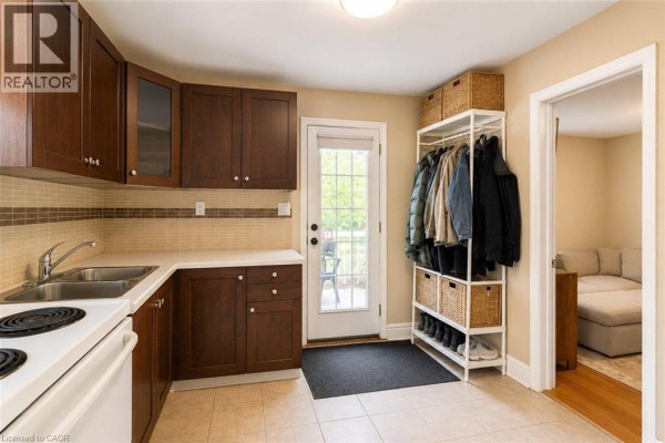 Living room - 41 Carrick Avenue Unit# 2, Hamilton, ON L8M2W2 Photo 3