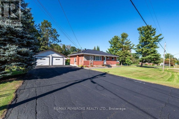 Dining room - 41 Centre Street W, Petawawa, ON K8A7E8 Photo 3