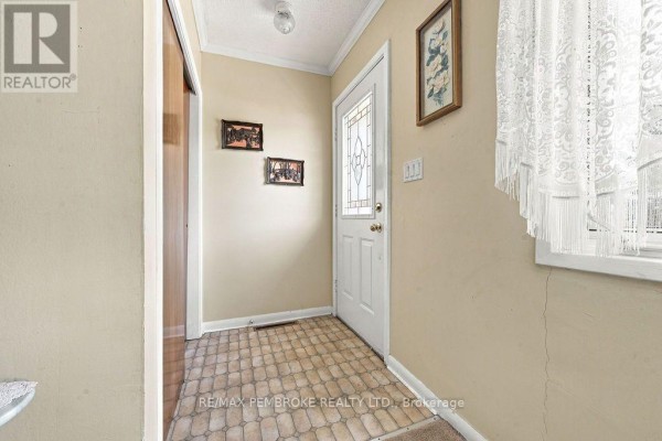 Primary Bedroom - 41 Centre Street W, Petawawa, ON K8A7E8 Photo 5