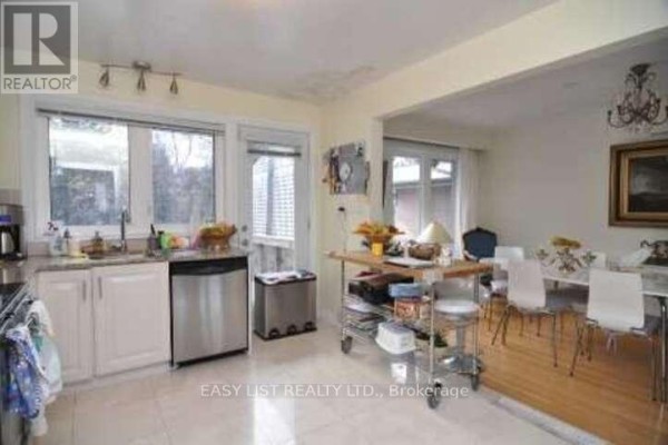 41 Churchill Avenue, Toronto, ON M2N1Y6 Photo 2