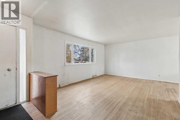 Living room - 41 Fraser Road Se, Calgary, AB T2H1E4 Photo 3