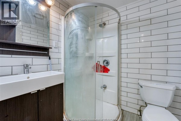 41 Giles Boulevard, Windsor, ON N9A4B6 Photo 5