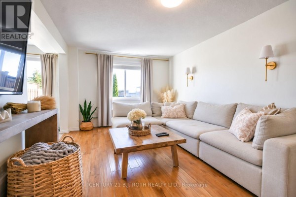Living room - 41 Goodwin Drive, Barrie, ON L4N5Z7 Photo 2