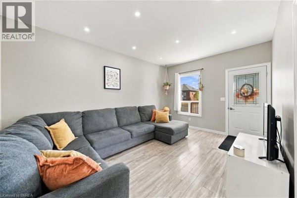 Recreation room - 41 Gordon Street, Brantford, ON N3S2N1 Photo 4