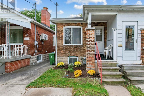 Kitchen - 41 Gowan Avenue, Toronto, ON M4K2C8 Photo 3