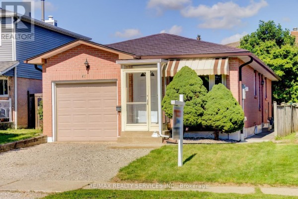 41 Greenleaf Crescent, Brampton, ON, photo 2