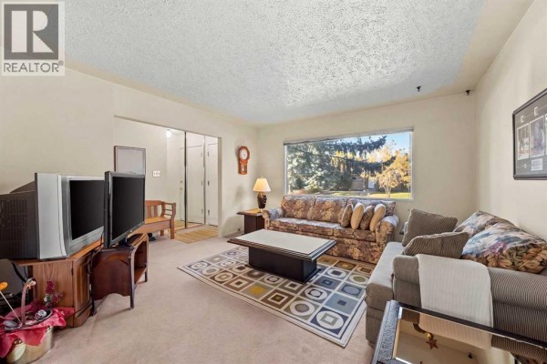 Kitchen - 41 Haddock Road Sw, Calgary, AB T2V3J6 Photo 5