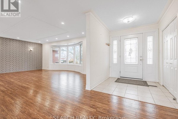 Foyer - 41 Hamilton Drive, Newmarket, ON L3Y3E7 Photo 4