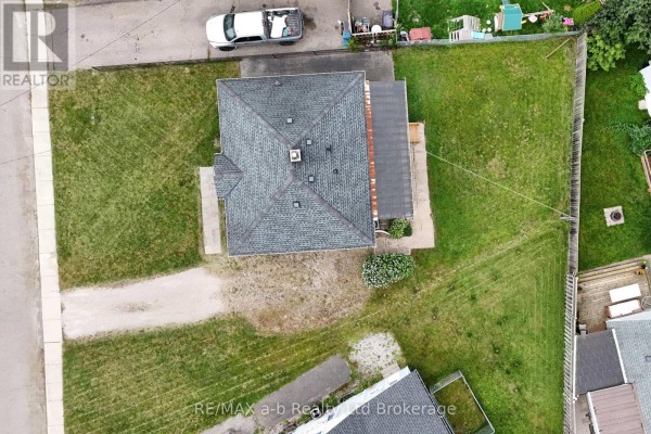 Aerial view of the bungalow showing the roof, yard, and surrounding properties. - 41 Kensington Street, Woodstock
