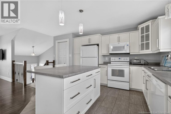Family room - 41 Laforest Street, Shediac, NB E4P0P7 Photo 5