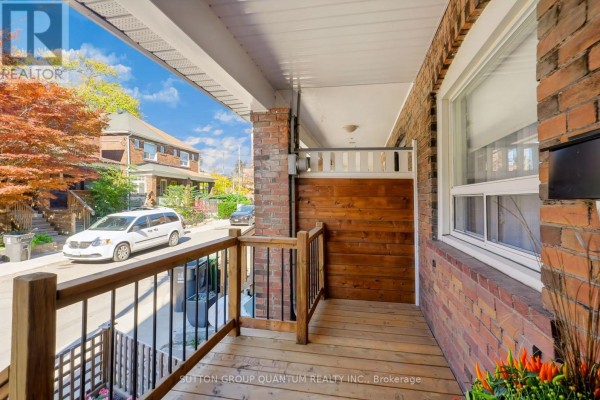 Mud room - 41 Manning Avenue, Toronto, ON M6J2K3 Photo 4