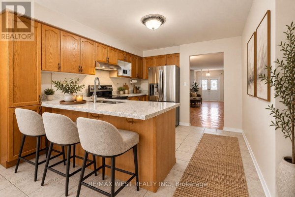 Kitchen - 41 Olympia Crescent, Brampton, ON L6X4W2 Photo 3