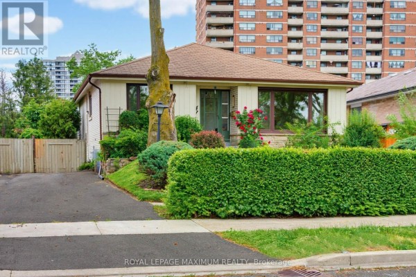 41 Strathavon Drive, Toronto, ON, photo 2