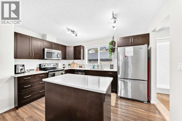 Dining room - 41 Sunvalley Road, Cochrane, AB T4C0H4 Photo 5
