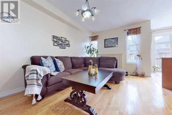 Family room - 41 Thistle Avenue, Richmond Hill, ON L4E0B8 Photo 3