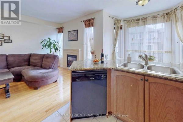Bedroom 2 - 41 Thistle Avenue, Richmond Hill, ON L4E0B8 Photo 5