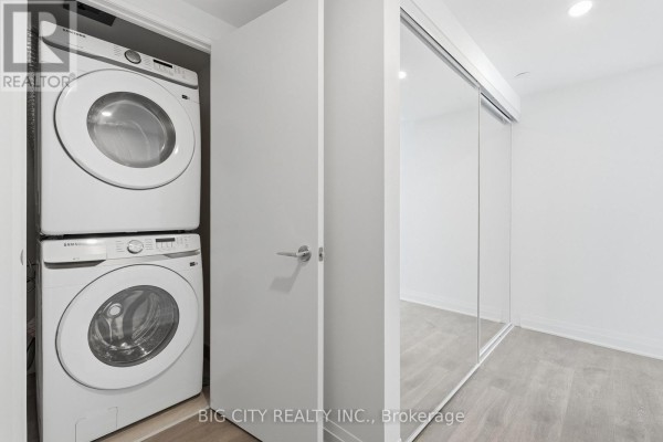 Living room - 410 - 25 Frederick Todd Way, Toronto, ON M4G0C9 Photo 3