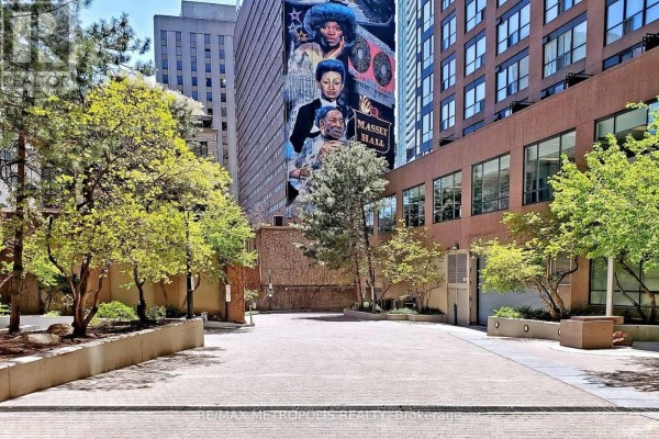 410 - 7 Carlton Street, Toronto, ON, photo 2