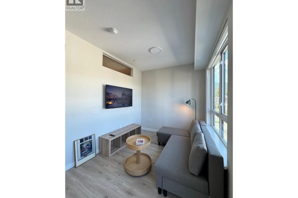 410 110 E 17th Street, North Vancouver, BC V7L0K4 Photo 4
