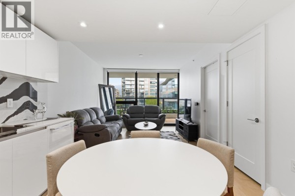 410 135 E 13th Street, North Vancouver, BC V7T1C3 Photo 3