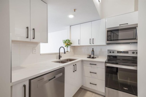 410 14355 103 Avenue, Surrey, BC V3T5V5 Photo 2