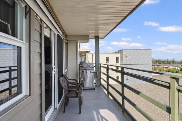 410 15745 Croydon Drive, Surrey, BC V3Z2L5 Photo 5